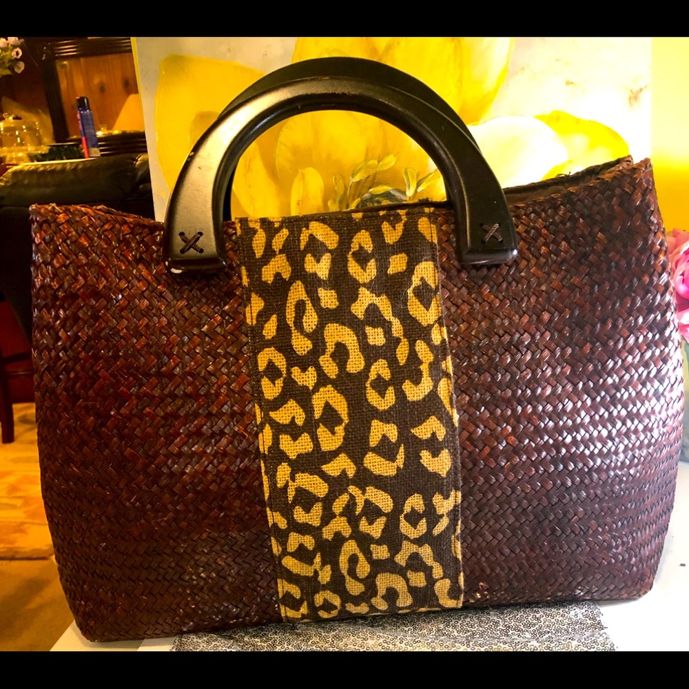 Deep brown large satchel straw bag. Cheetah brown stripe cotton in the center.